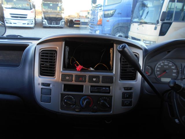 NISSAN CARAVAN VAN 4WD 2011 Image 31