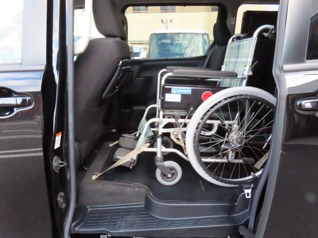 TOYOTA NOAH 2019 Image 31