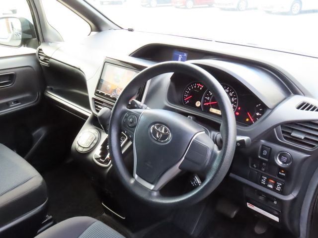 TOYOTA NOAH 2019 Image 31