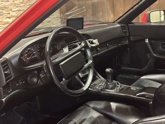 PORSCHE 944 1990 Image 31