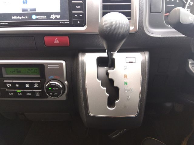 TOYOTA HIACE VAN 4WD 2014 Image 31