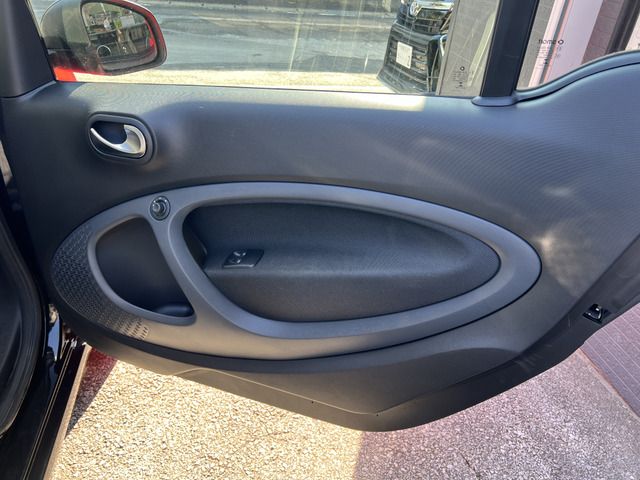 MCC SMART FORTWO COUPE 2018 Image 31