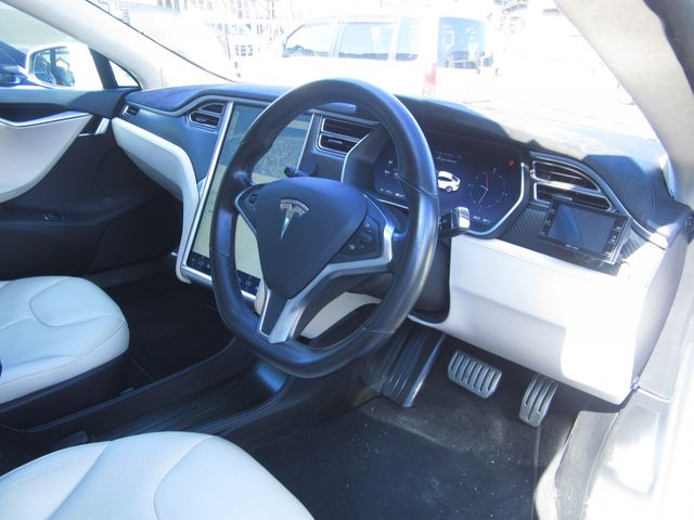TESLA MODEL S 2014 Image 31