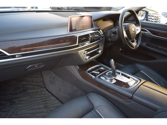 BMW 7SERIES 2020 Image 31