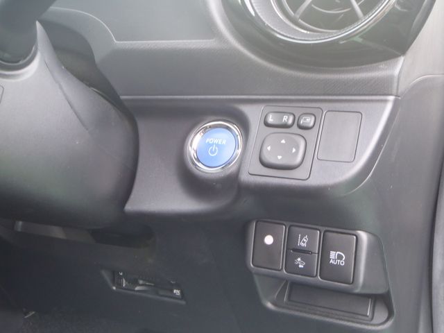 TOYOTA AQUA 2017 Image 31