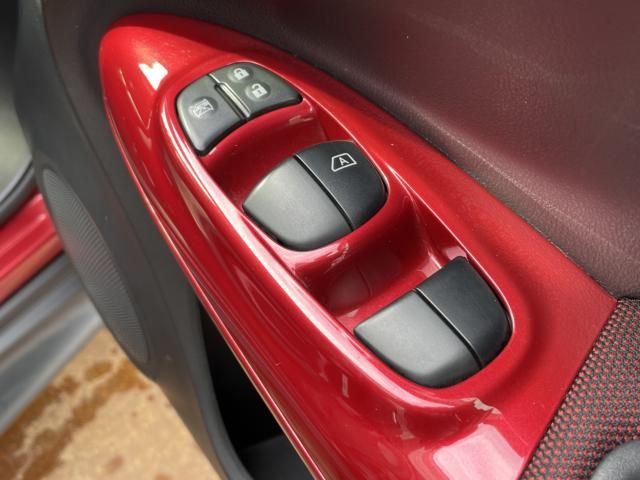 NISSAN JUKE 2012 Image 31