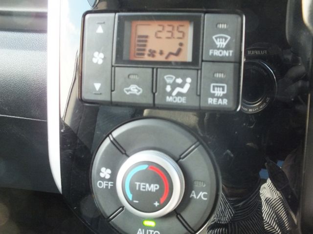 DAIHATSU TANTO CUSTOM 2017 Image 31