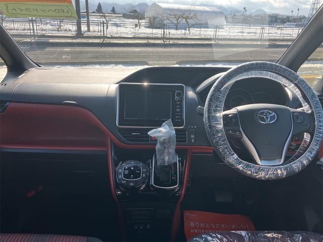 TOYOTA VOXY 4WD 2018 Image 31