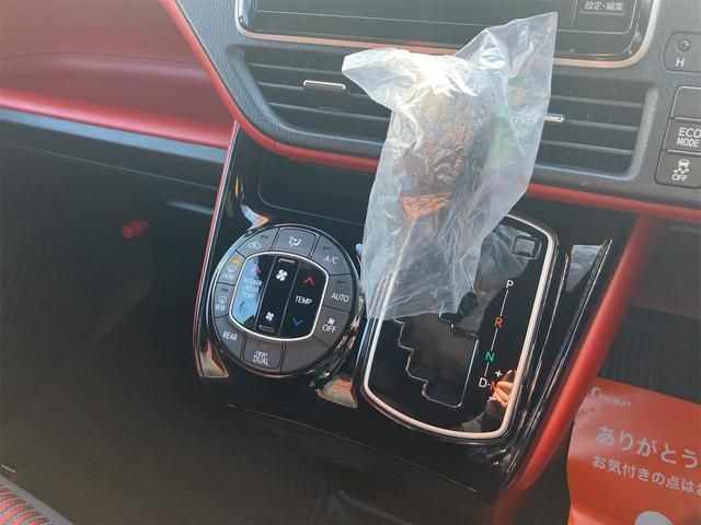 TOYOTA VOXY 4WD 2018 Image 31