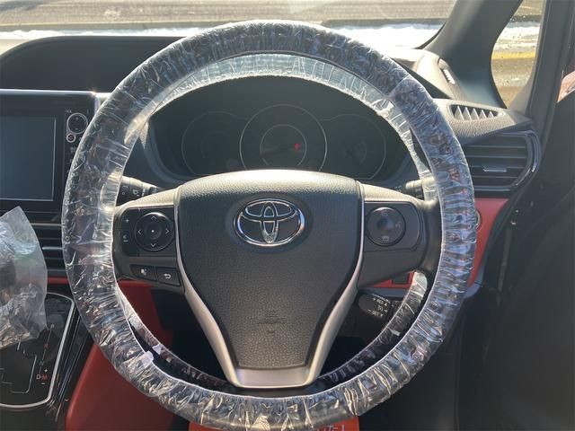 TOYOTA VOXY 4WD 2018 Image 31