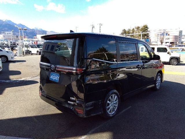 TOYOTA VOXY HYBRID 4WD 2022 Image 31