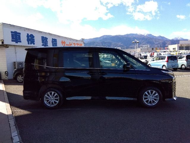 TOYOTA VOXY HYBRID 4WD 2022 Image 31