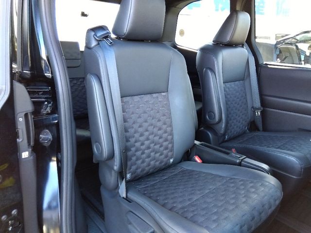 TOYOTA VOXY HYBRID 4WD 2022 Image 31