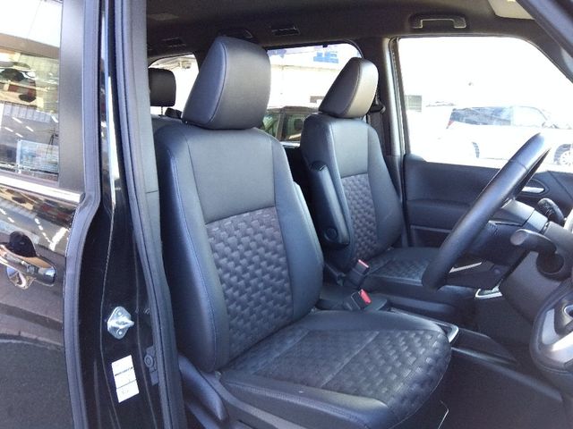 TOYOTA VOXY HYBRID 4WD 2022 Image 31