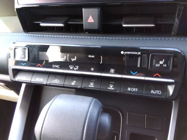 TOYOTA VOXY HYBRID 4WD 2022 Image 31