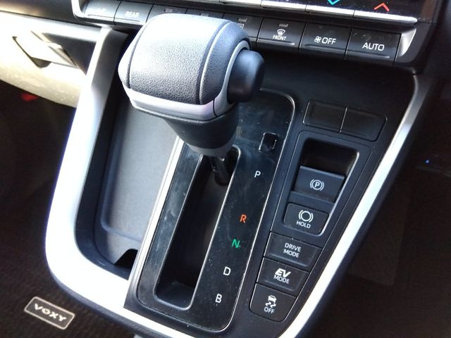 TOYOTA VOXY HYBRID 4WD 2022 Image 31