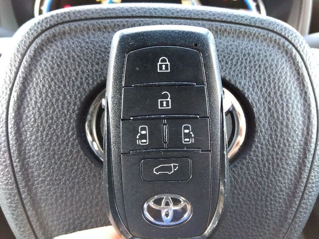 TOYOTA VOXY HYBRID 4WD 2022 Image 31