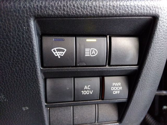 TOYOTA VOXY HYBRID 4WD 2022 Image 31