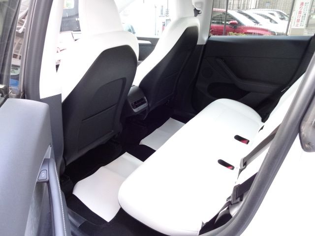 TESLA MODEL Y 2024 Image 31