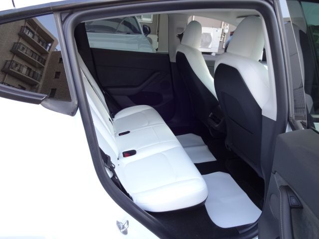 TESLA MODEL Y 2024 Image 31