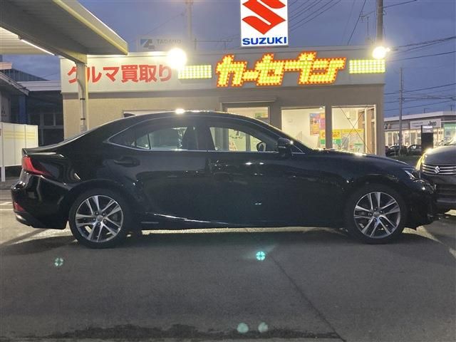 TOYOTA LEXUS IS300H AWD 2017 Image 31