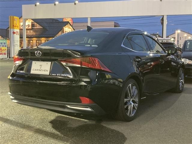 TOYOTA LEXUS IS300H AWD 2017 Image 31