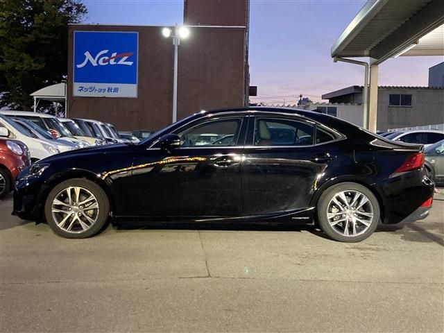 TOYOTA LEXUS IS300H AWD 2017 Image 31