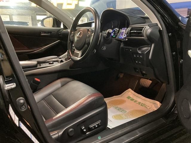 TOYOTA LEXUS IS300H AWD 2017 Image 31