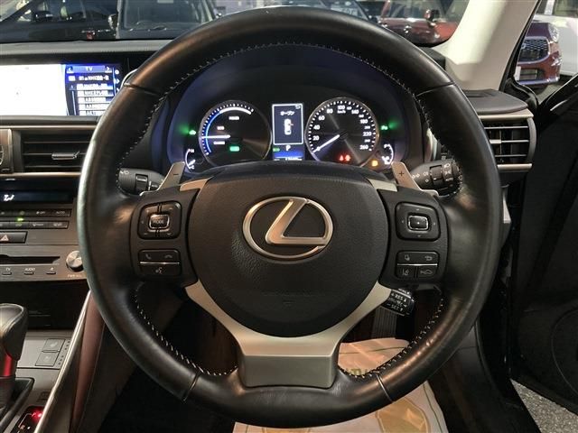 TOYOTA LEXUS IS300H AWD 2017 Image 31