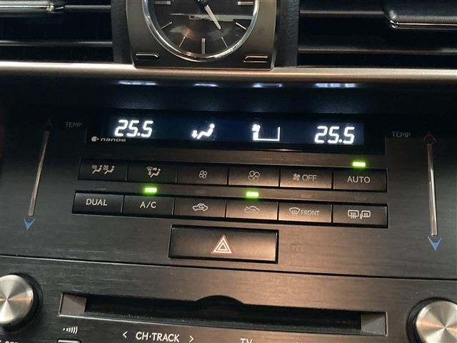 TOYOTA LEXUS IS300H AWD 2017 Image 31