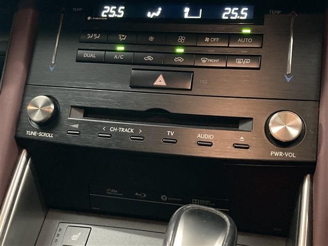 TOYOTA LEXUS IS300H AWD 2017 Image 31