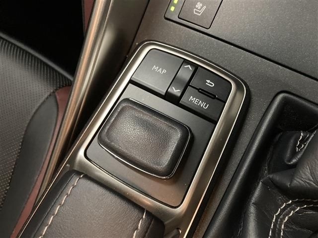 TOYOTA LEXUS IS300H AWD 2017 Image 31