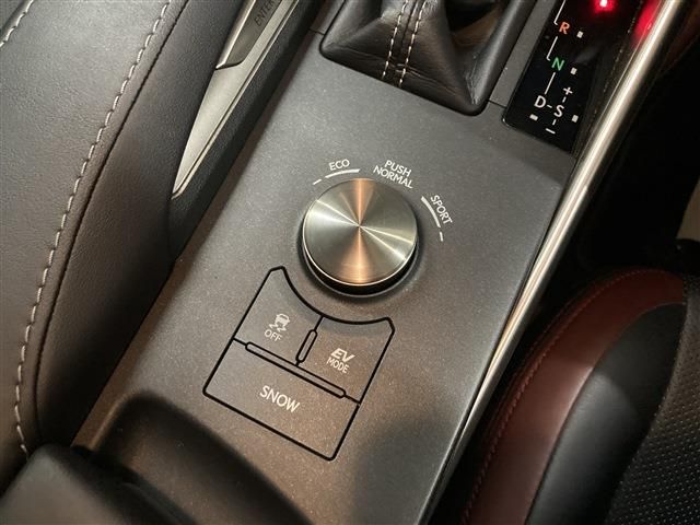 TOYOTA LEXUS IS300H AWD 2017 Image 31