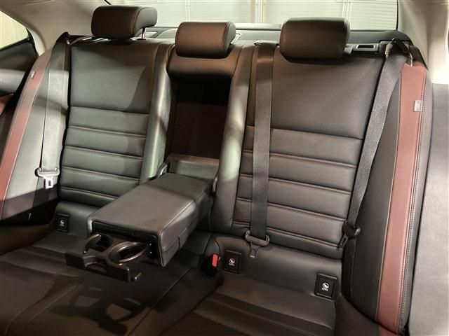 TOYOTA LEXUS IS300H AWD 2017 Image 31