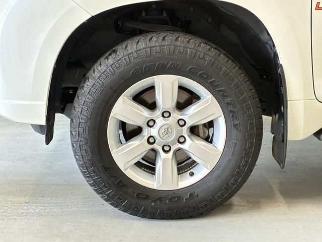 TOYOTA LANDCRUISER PRADO 2014 Image 31