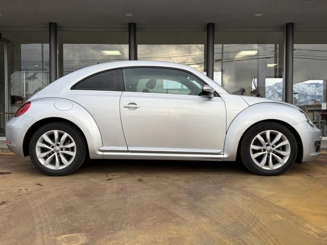 VOLKSWAGEN THE BEETL 2012 Image 31