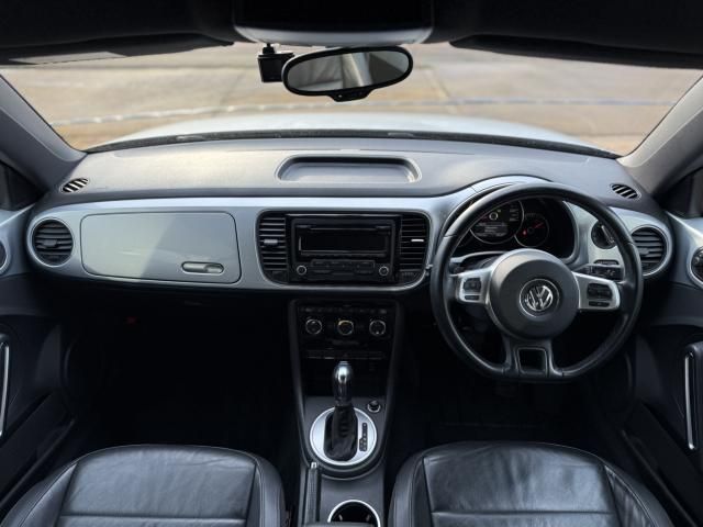 VOLKSWAGEN THE BEETL 2012 Image 31