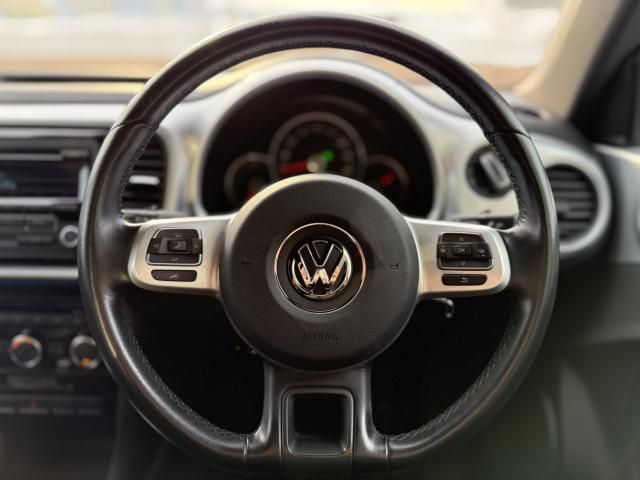 VOLKSWAGEN THE BEETL 2012 Image 31