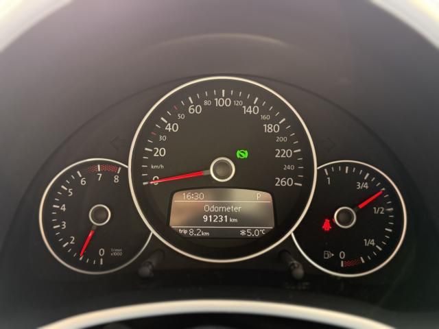 VOLKSWAGEN THE BEETL 2012 Image 31