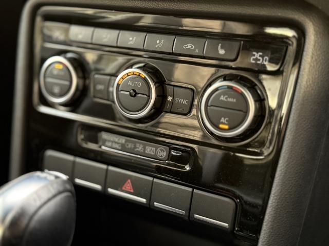 VOLKSWAGEN THE BEETL 2012 Image 31