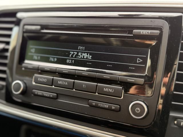 VOLKSWAGEN THE BEETL 2012 Image 31