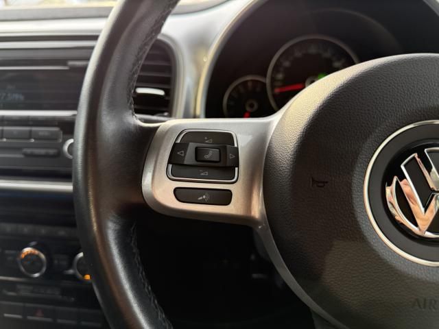 VOLKSWAGEN THE BEETL 2012 Image 31