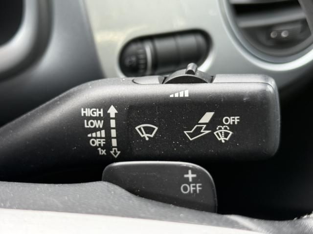 VOLKSWAGEN THE BEETL 2012 Image 31