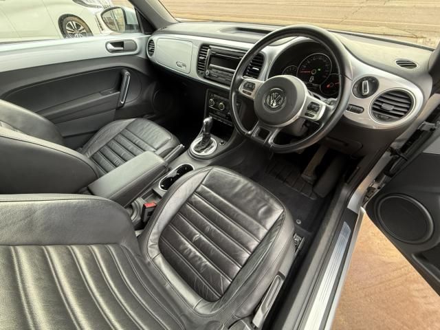 VOLKSWAGEN THE BEETL 2012 Image 31