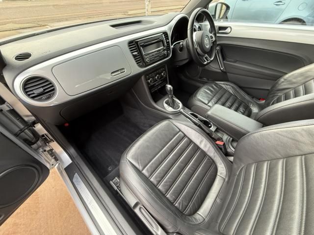 VOLKSWAGEN THE BEETL 2012 Image 31
