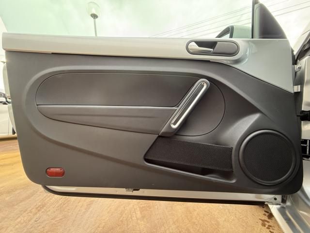 VOLKSWAGEN THE BEETL 2012 Image 31