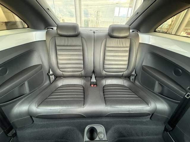 VOLKSWAGEN THE BEETL 2012 Image 31