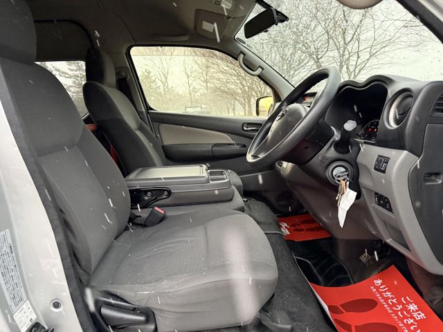 NISSAN NV350 CARAVAN 4WD 2012 Image 31