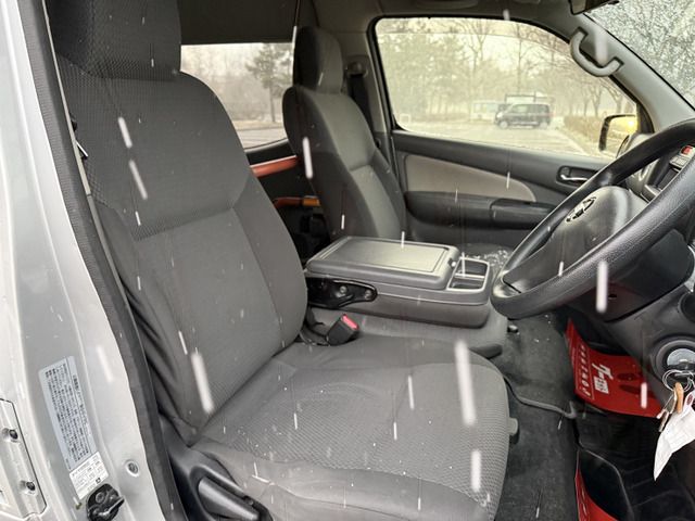 NISSAN NV350 CARAVAN 4WD 2012 Image 31