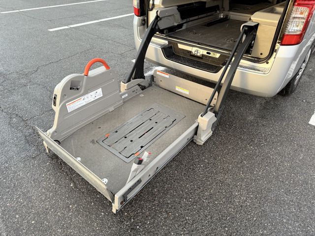 NISSAN NV350 CARAVAN 4WD 2012 Image 31